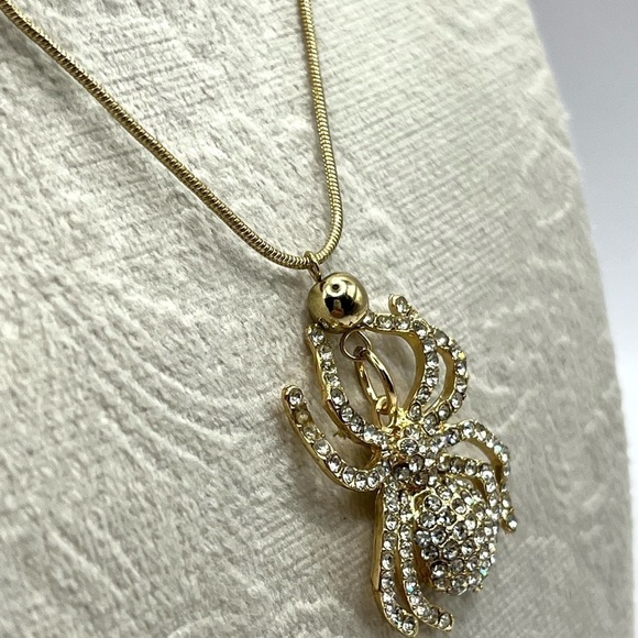 Spider Pendant Gold Tone with Rhinestones. Sparkling Necklace 🕷️ Halloween - Picture 5 of 10
